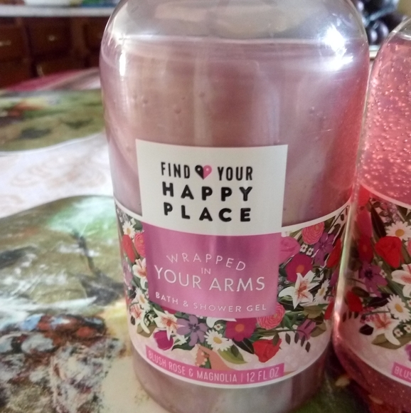 FIND YOUR HAPPY PLACE WRAPPED IN YOUR ARM SET - Picture 2 of 7